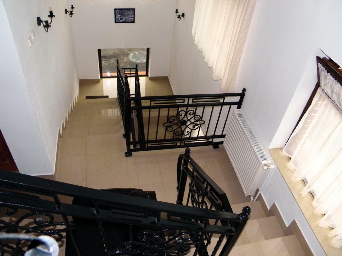 Pensiunea Platinum Târgu Jiu Exteriör bild