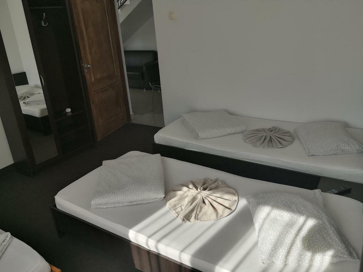 Pensiunea Platinum Târgu Jiu Exteriör bild