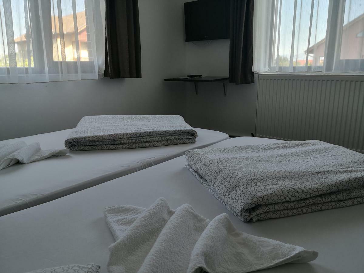 Pensiunea Platinum Târgu Jiu Exteriör bild