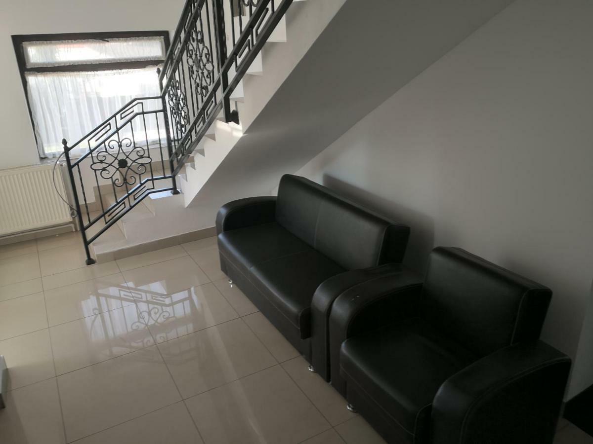 Pensiunea Platinum Târgu Jiu Exteriör bild