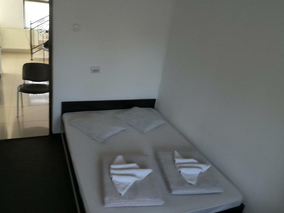 Pensiunea Platinum Târgu Jiu Exteriör bild