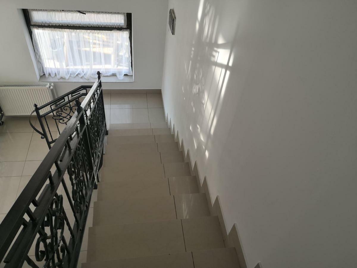 Pensiunea Platinum Târgu Jiu Exteriör bild