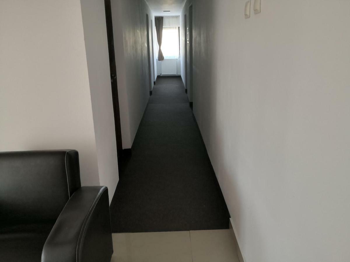 Pensiunea Platinum Târgu Jiu Exteriör bild