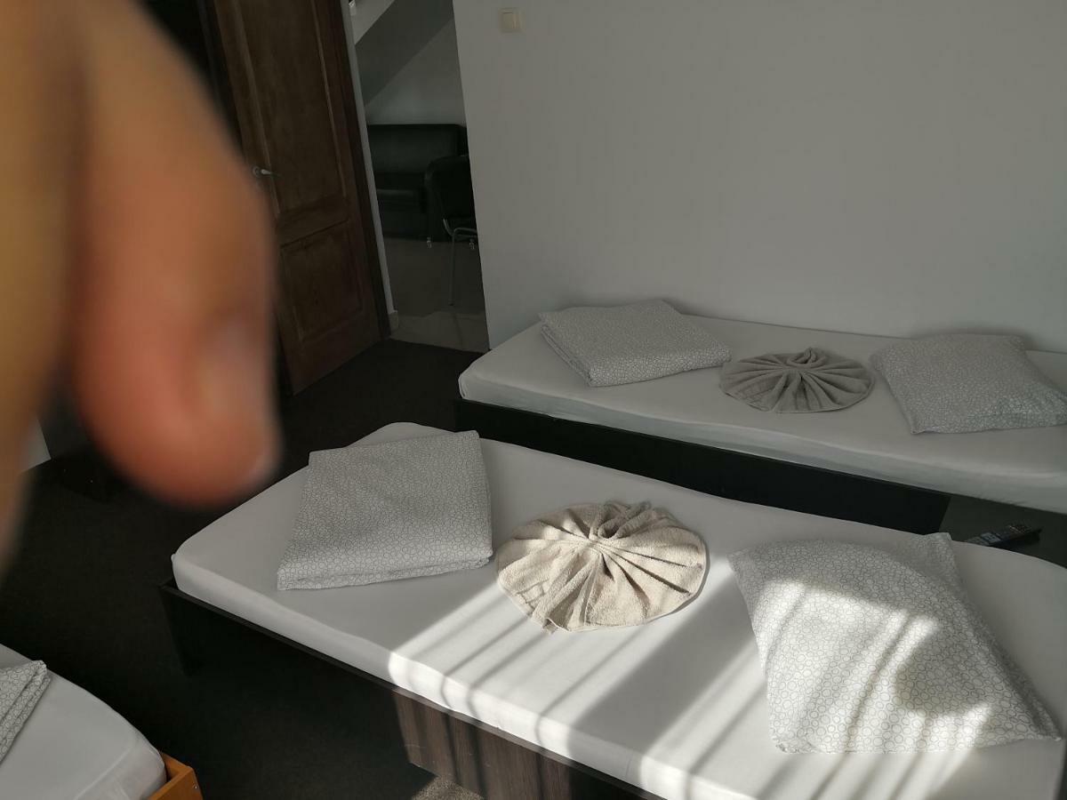Pensiunea Platinum Târgu Jiu Exteriör bild