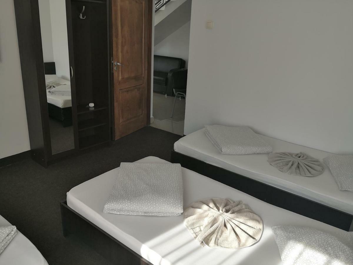 Pensiunea Platinum Târgu Jiu Exteriör bild